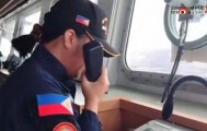 69海里对峙！美军与19国联合演习之际，中方052D携带高超音速导弹，直接近距离震慑