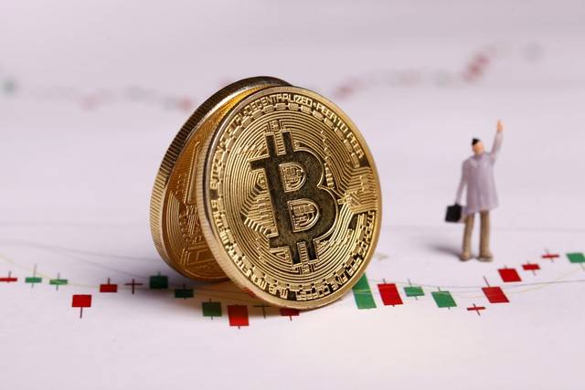比特币现货ETF交易首日 业内人士怎么说？