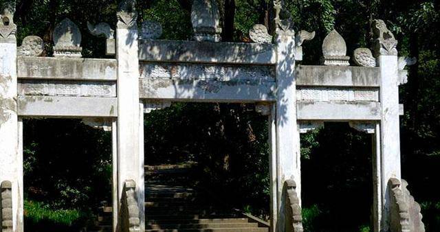 南京老农发现神秘古墓，墓中砖石花纹奇特，墓主人身份至今成谜