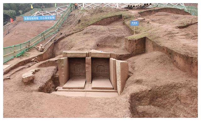明代墓葬中的土坑墓、砖室墓、石室墓、砖石混筑墓都有哪些特征？