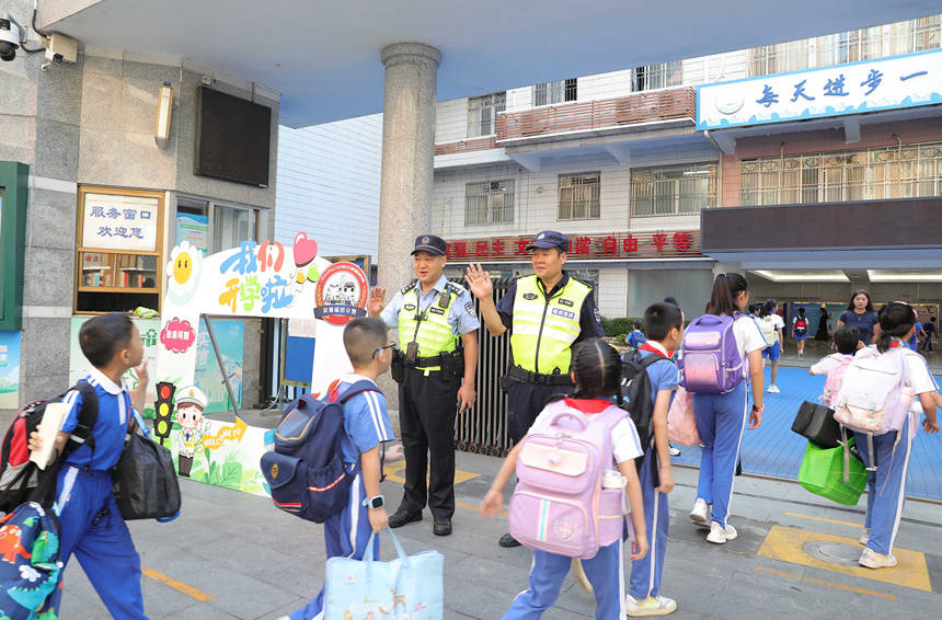 深圳公安多举措护航开学季