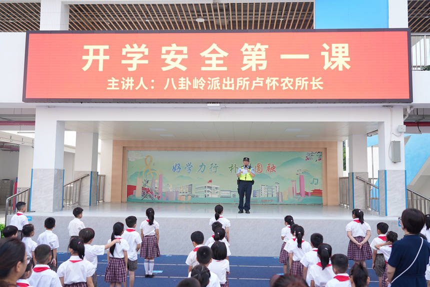 深圳公安多举措护航开学季