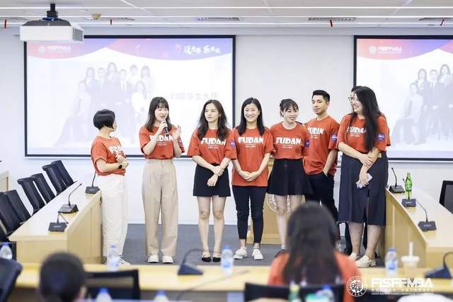 复旦大学FMBA丨陆文怡：文科生跨界闯荡金融圈，固收高级交易员在复旦焕新成长