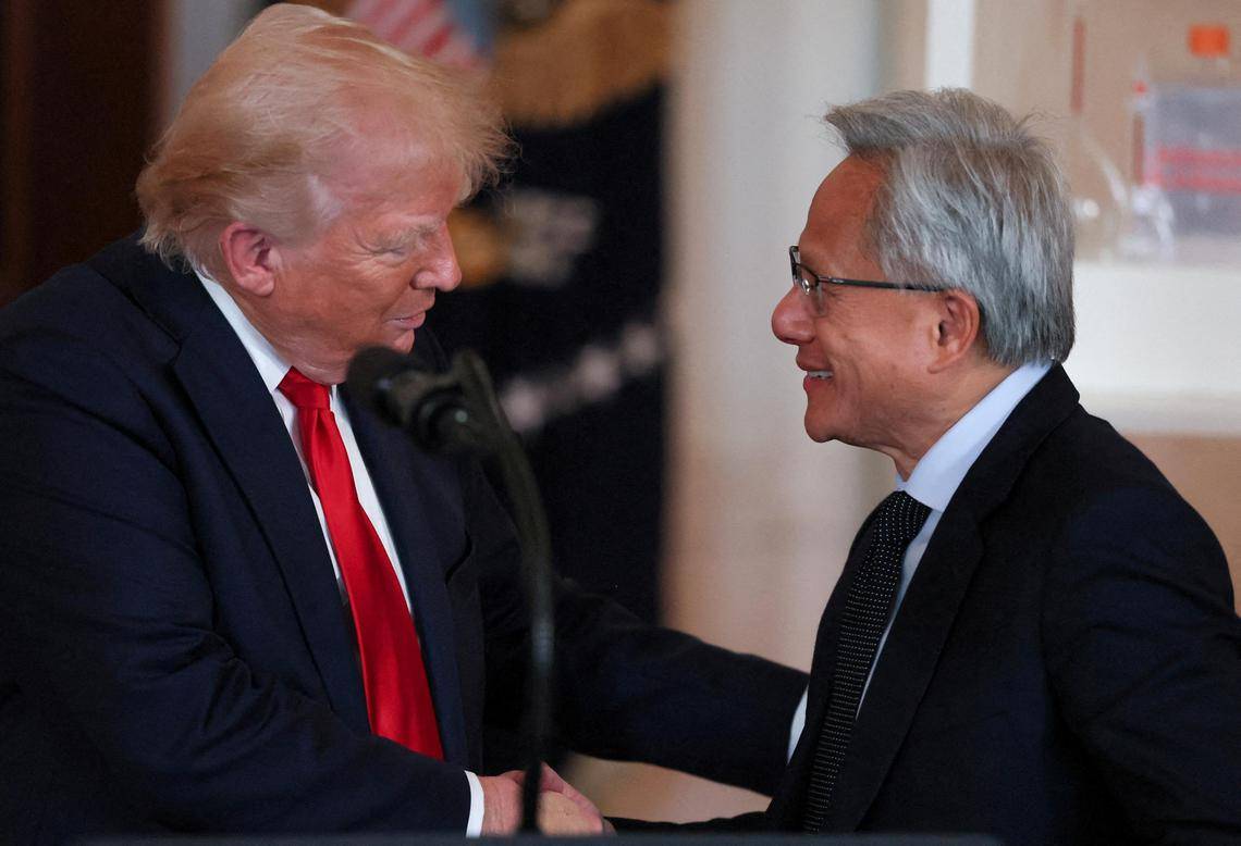 黄仁勋尚未到访中国，美国已连续处罚18家中企，结果没想到，中方白捡便宜